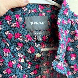 Bonobos short sleeve standard fit men’s button down.